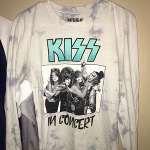 A “KISS” long sleeve shirt